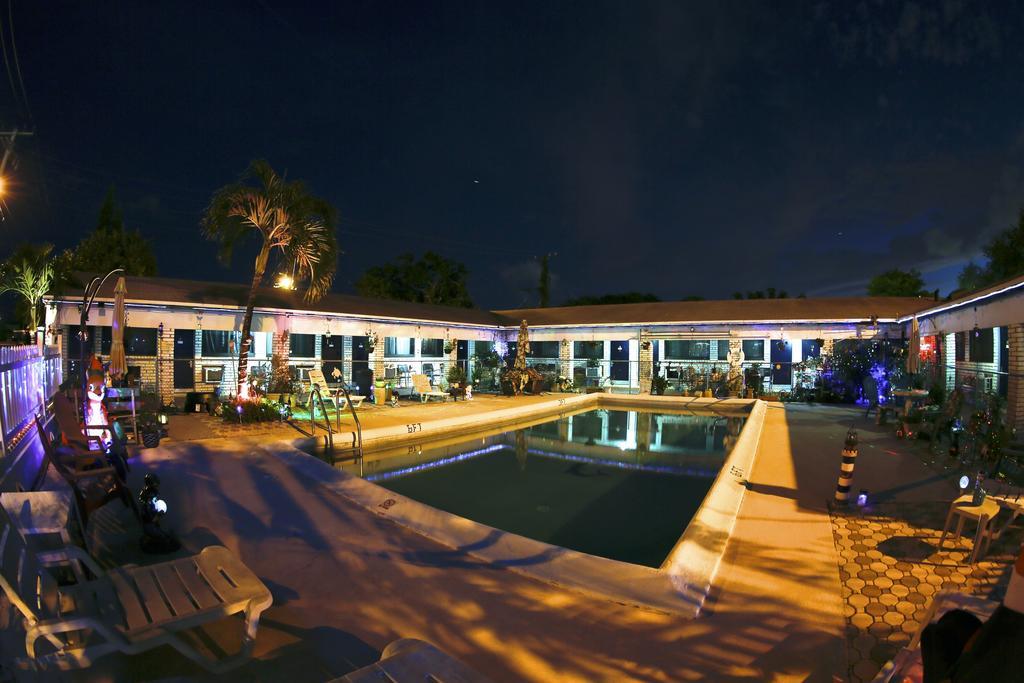 Adobe Hacienda Motel Hollywood Exterior foto